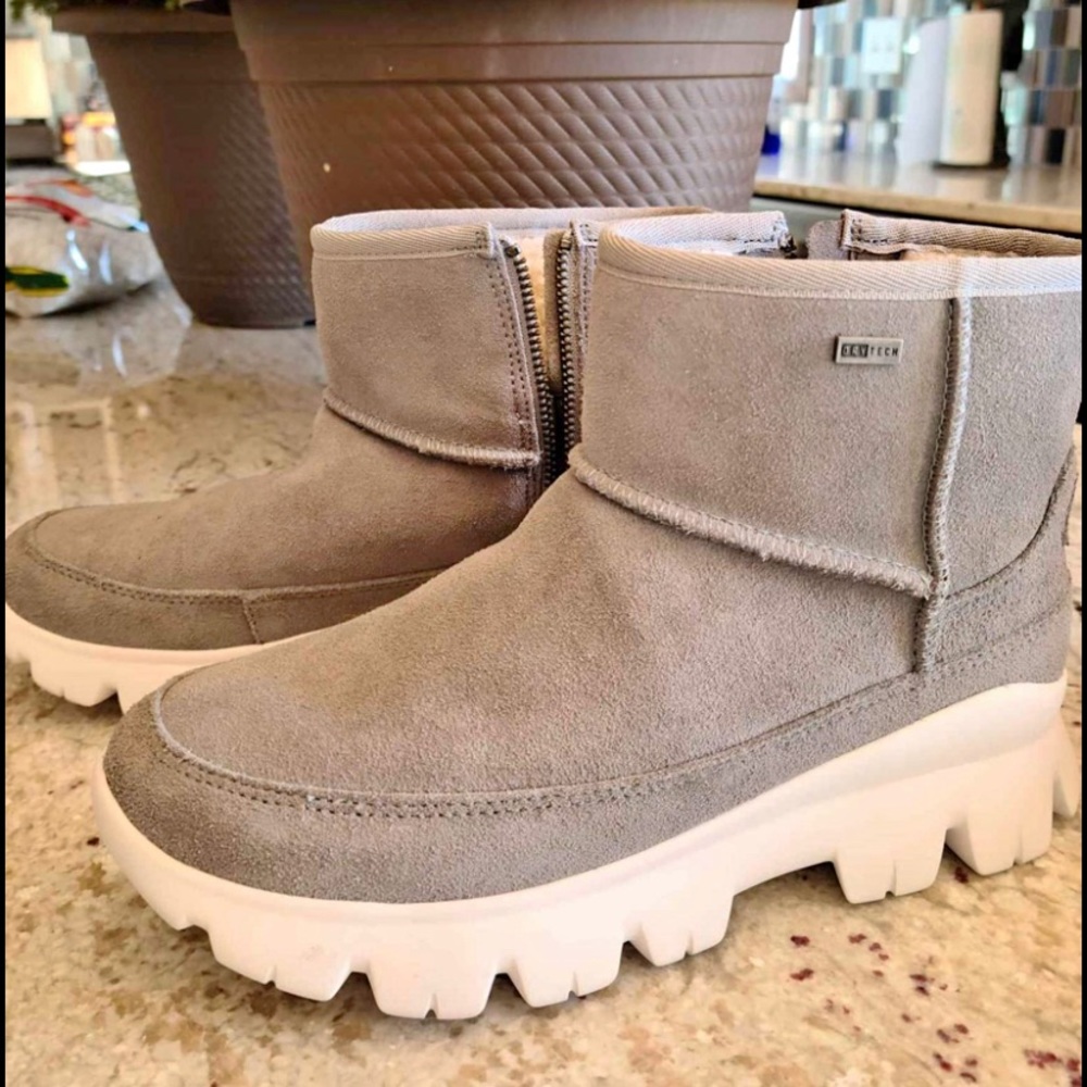 UGG Women’s Snow Boots